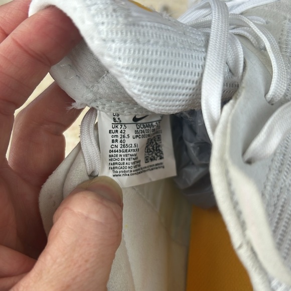 Nike Streetgato Indoor Soccer Shoes White Gold DC8466-171 Men’s Size 8.5 - Picture 11 of 11